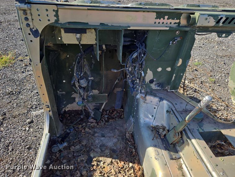image for item EV2539 1994 AM General M998 Humvee HMMWV SUV body
