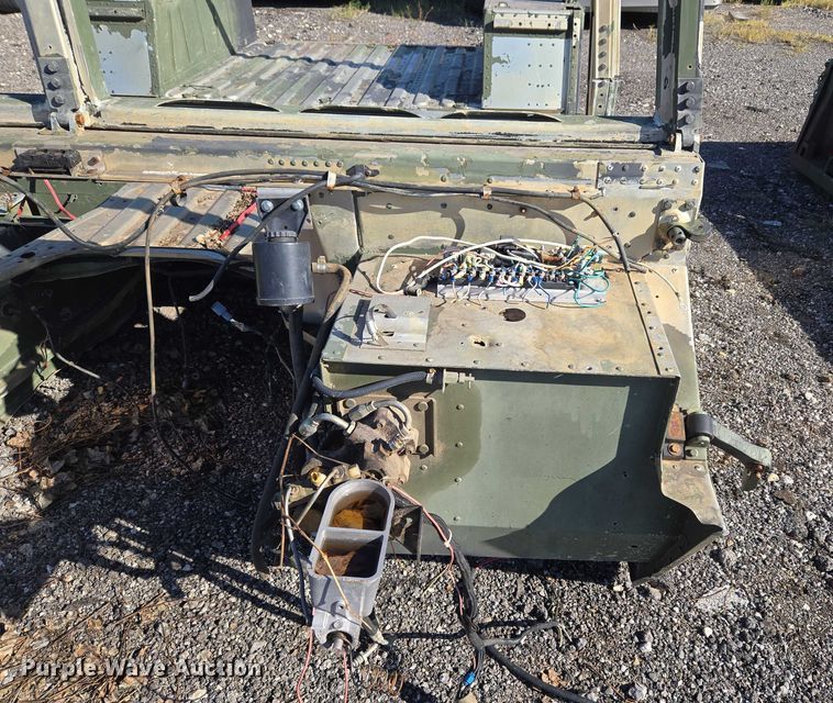 image for item EV2539 1994 AM General M998 Humvee HMMWV SUV body