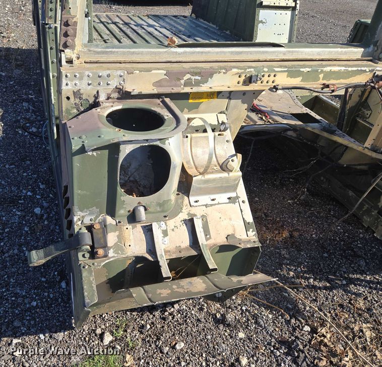 image for item EV2539 1994 AM General M998 Humvee HMMWV SUV body