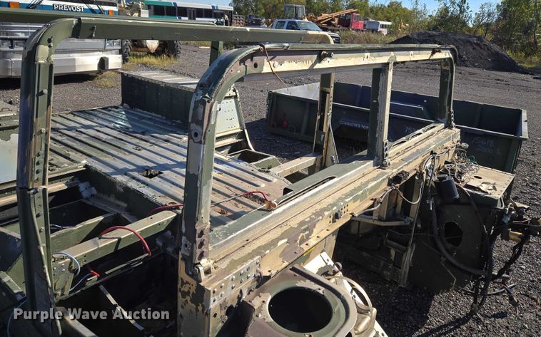 image for item EV2539 1994 AM General M998 Humvee HMMWV SUV body