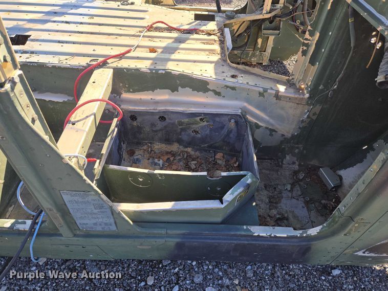 image for item EV2539 1994 AM General M998 Humvee HMMWV SUV body