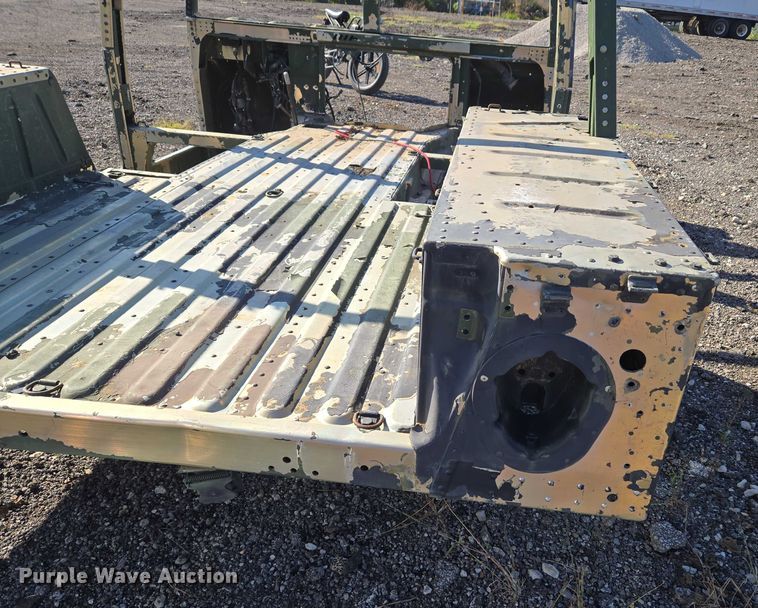 image for item EV2539 1994 AM General M998 Humvee HMMWV SUV body