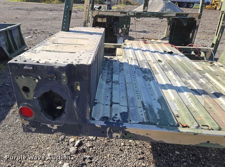 image for item EV2539 1994 AM General M998 Humvee HMMWV SUV body