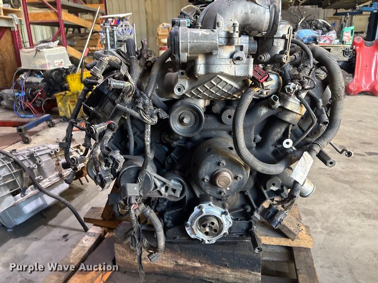 image for item EV2548 2003 International A325  engine with transmission 