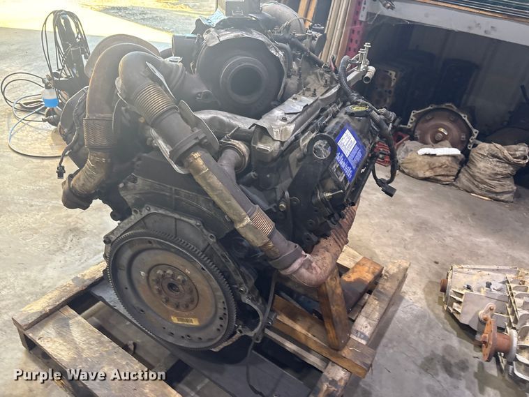 image for item EV2548 2003 International A325  engine with transmission 