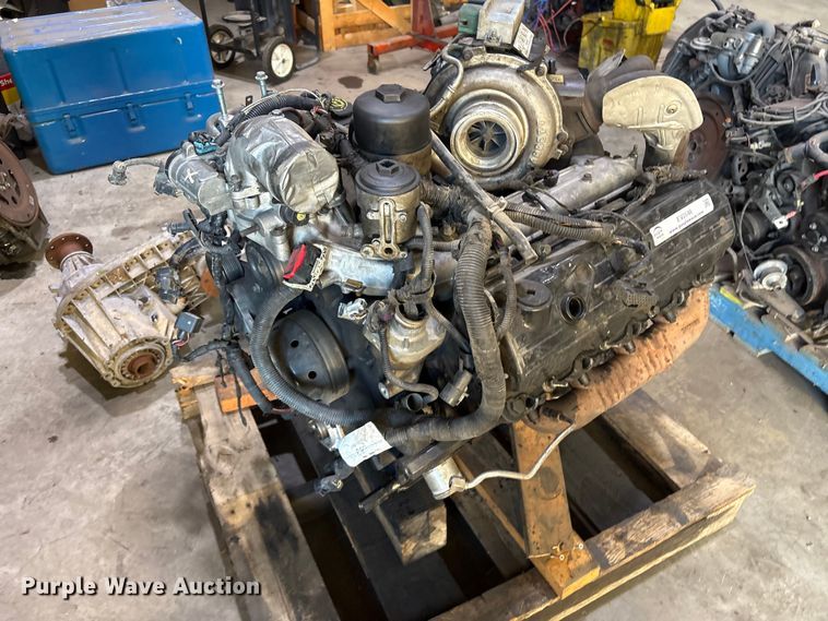 image for item EV2548 2003 International A325  engine with transmission 