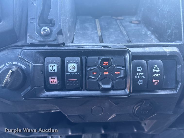 image for item EV2550 2021 Can-Am Defender MAX XT HD10 utility vehicle