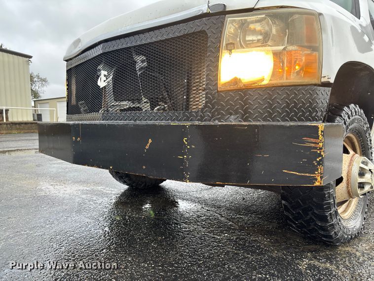 image for item EV3223 2008 Chevrolet Silverado 3500HD bale bed pickup truck