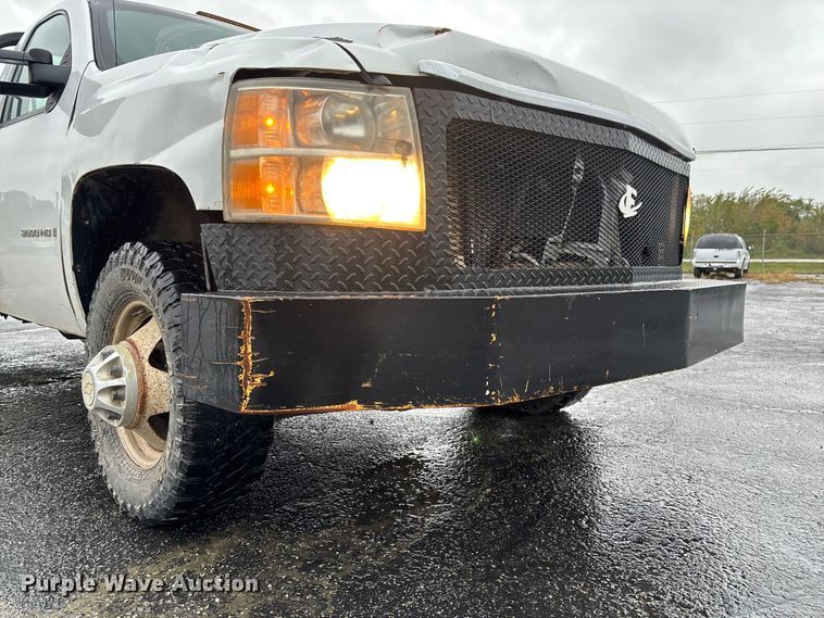 image for item EV3223 2008 Chevrolet Silverado 3500HD bale bed pickup truck