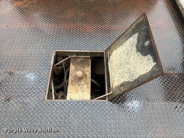 image for item EV3223 2008 Chevrolet Silverado 3500HD bale bed pickup truck