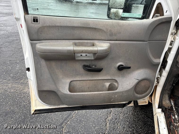 image for item EV3223 2008 Chevrolet Silverado 3500HD bale bed pickup truck