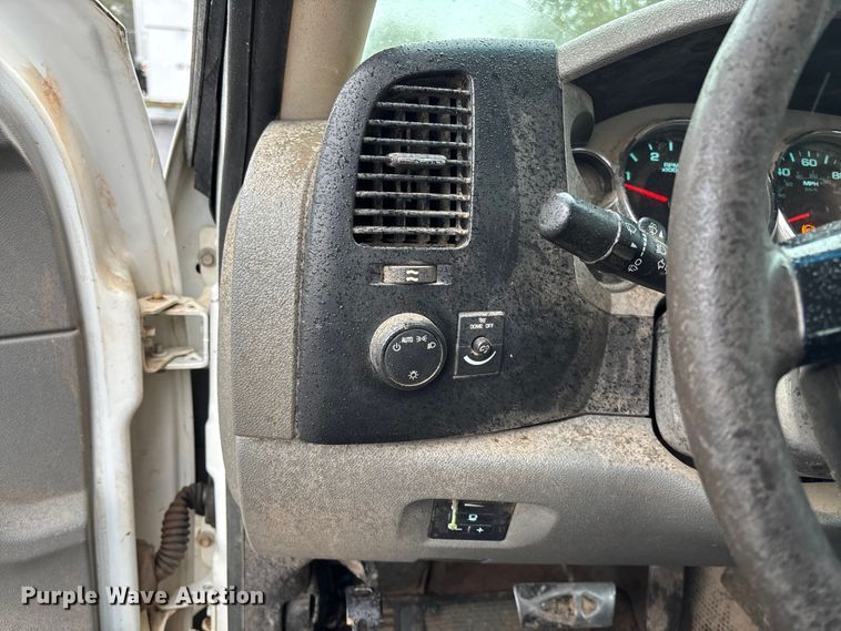 image for item EV3223 2008 Chevrolet Silverado 3500HD bale bed pickup truck