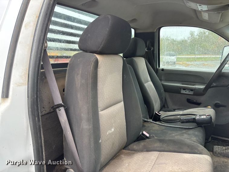 image for item EV3223 2008 Chevrolet Silverado 3500HD bale bed pickup truck