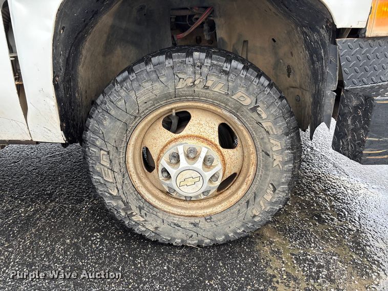 image for item EV3223 2008 Chevrolet Silverado 3500HD bale bed pickup truck