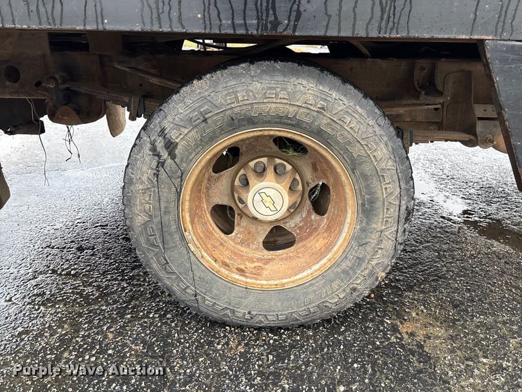 image for item EV3223 2008 Chevrolet Silverado 3500HD bale bed pickup truck