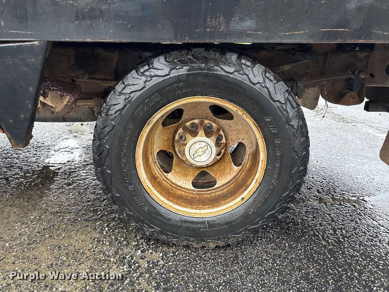 image for item EV3223 2008 Chevrolet Silverado 3500HD bale bed pickup truck