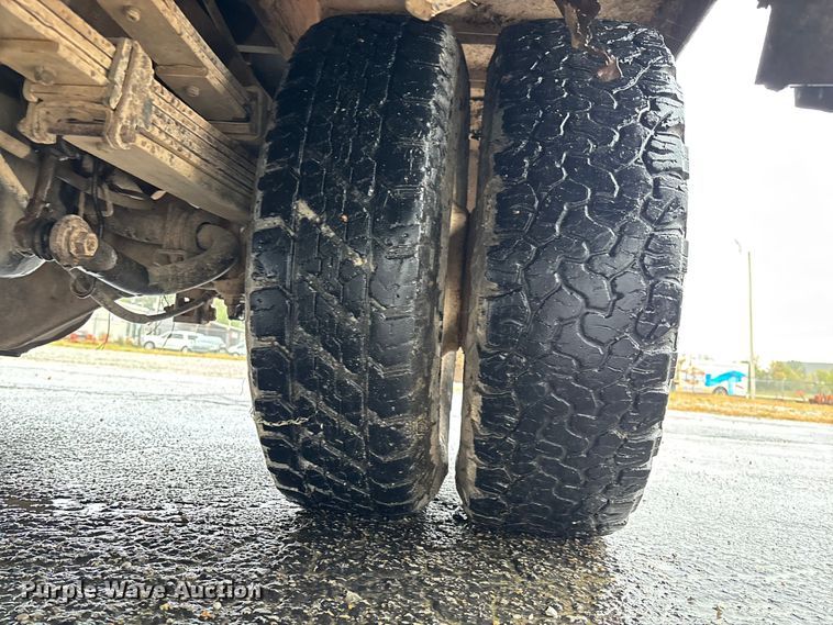 image for item EV3223 2008 Chevrolet Silverado 3500HD bale bed pickup truck