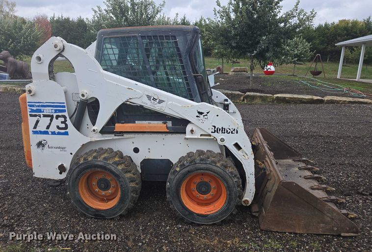 image for item EV5444 2001 Bobcat 773 skid steer loader