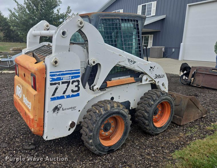 image for item EV5444 2001 Bobcat 773 skid steer loader