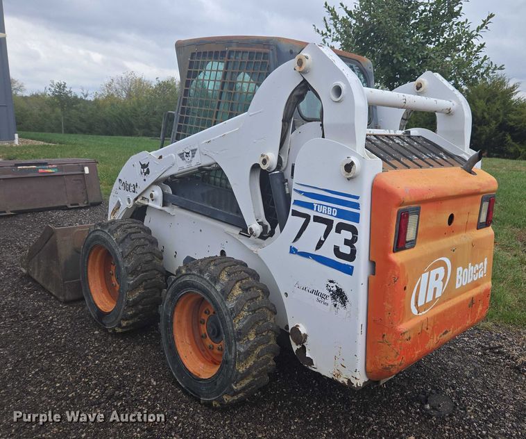 image for item EV5444 2001 Bobcat 773 skid steer loader