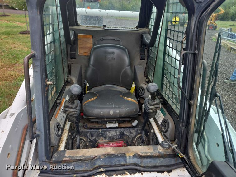 image for item EV5444 2001 Bobcat 773 skid steer loader