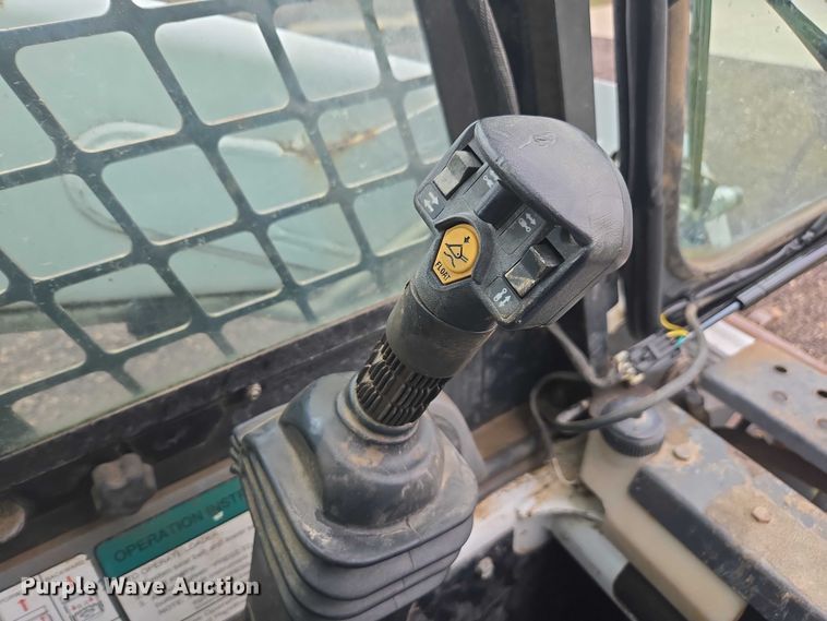 image for item EV5444 2001 Bobcat 773 skid steer loader