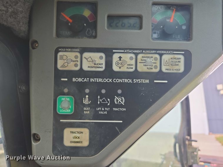 image for item EV5444 2001 Bobcat 773 skid steer loader