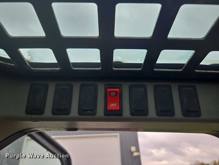 image for item EV5444 2001 Bobcat 773 skid steer loader