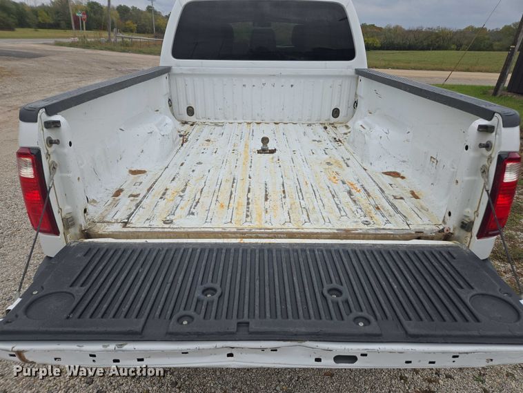 image for item EV5449 2016 Ford F250 Super Duty Crew Cab pickup truck