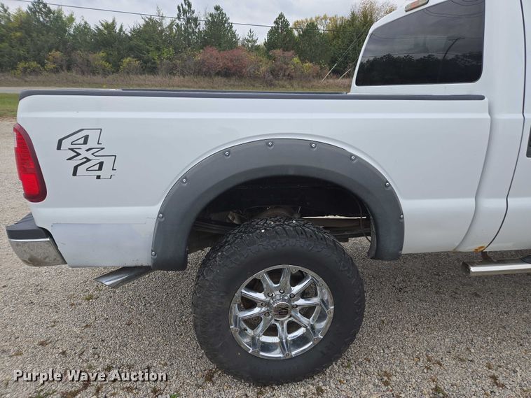 image for item EV5449 2016 Ford F250 Super Duty Crew Cab pickup truck