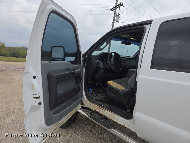 image for item EV5449 2016 Ford F250 Super Duty Crew Cab pickup truck