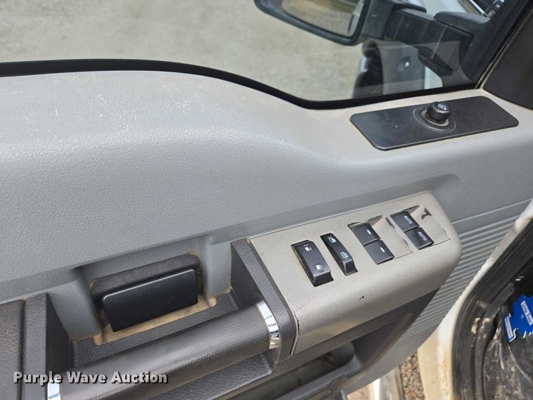 image for item EV5449 2016 Ford F250 Super Duty Crew Cab pickup truck