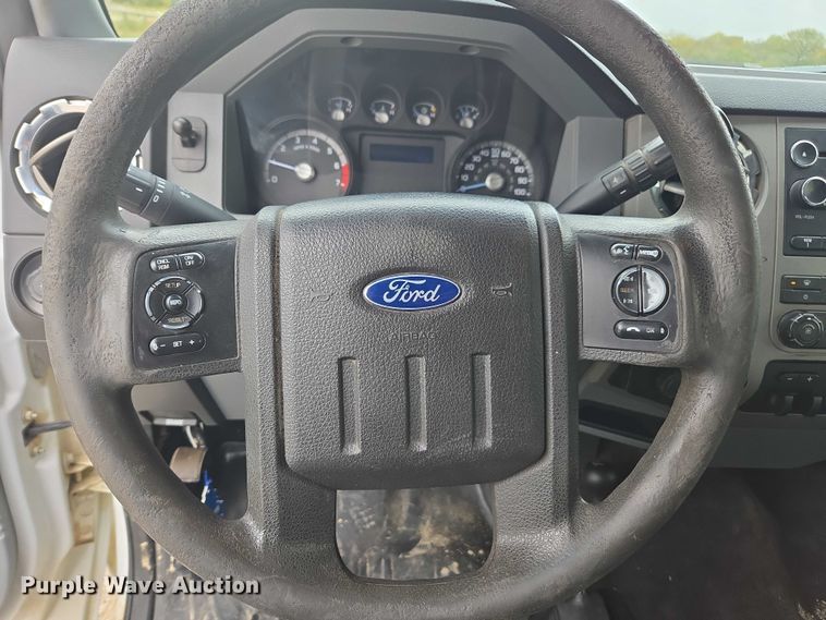 image for item EV5449 2016 Ford F250 Super Duty Crew Cab pickup truck