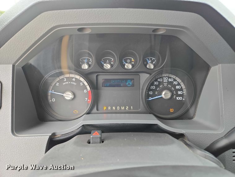 image for item EV5449 2016 Ford F250 Super Duty Crew Cab pickup truck