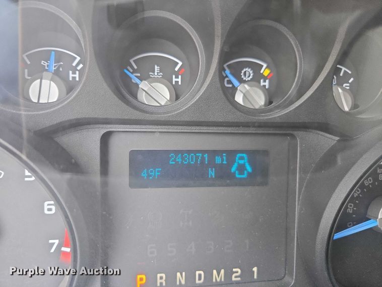 image for item EV5449 2016 Ford F250 Super Duty Crew Cab pickup truck