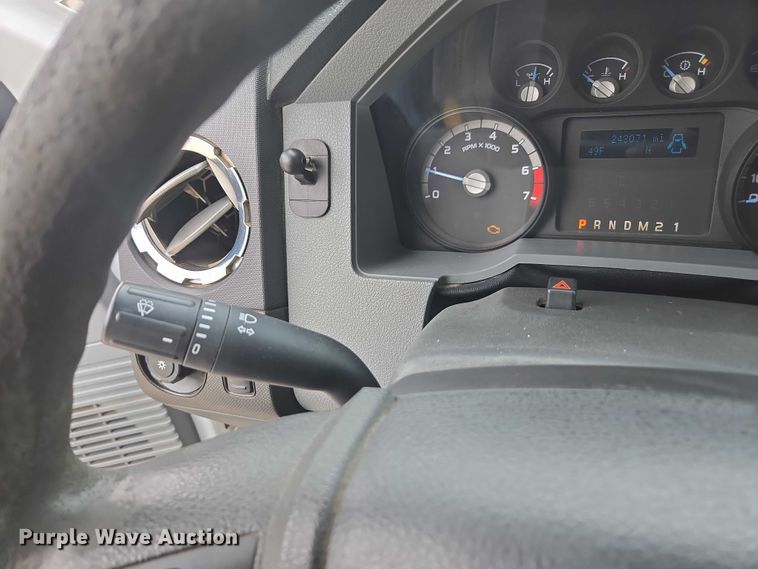 image for item EV5449 2016 Ford F250 Super Duty Crew Cab pickup truck