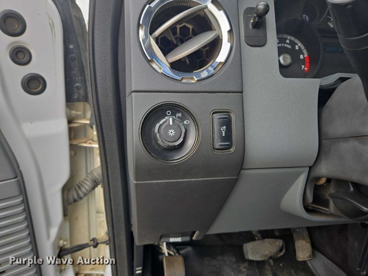 image for item EV5449 2016 Ford F250 Super Duty Crew Cab pickup truck