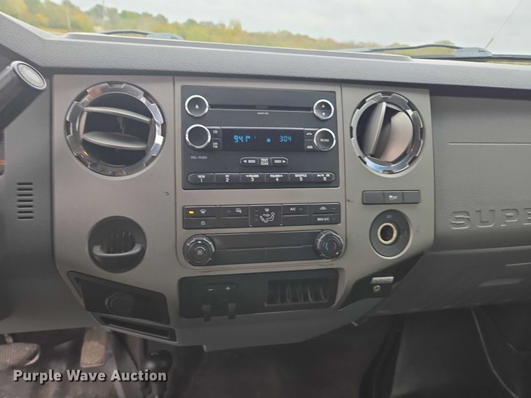 image for item EV5449 2016 Ford F250 Super Duty Crew Cab pickup truck