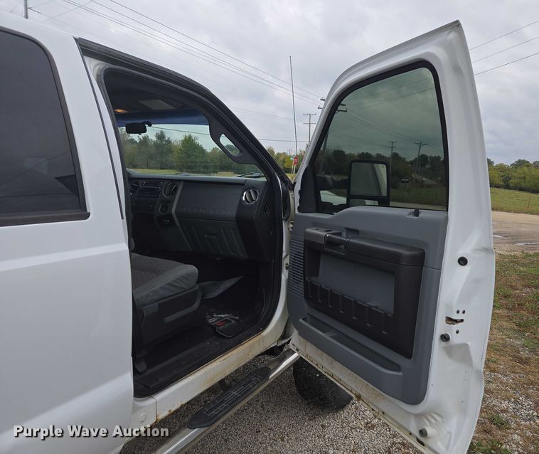 image for item EV5449 2016 Ford F250 Super Duty Crew Cab pickup truck