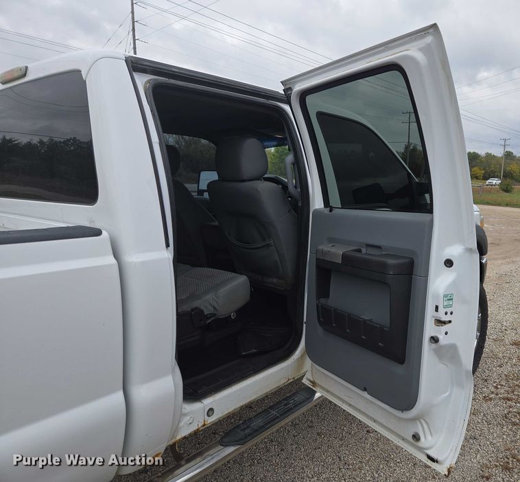 image for item EV5449 2016 Ford F250 Super Duty Crew Cab pickup truck