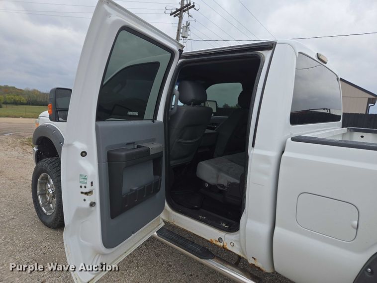 image for item EV5449 2016 Ford F250 Super Duty Crew Cab pickup truck