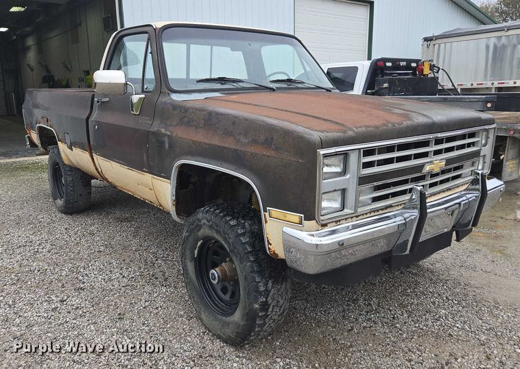 image for item EV5450 1987 Chevrolet K10 pickup truck