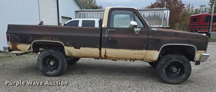 image for item EV5450 1987 Chevrolet K10 pickup truck