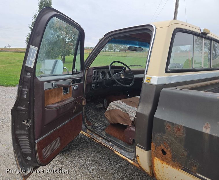 image for item EV5450 1987 Chevrolet K10 pickup truck