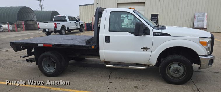 image for item EV5454 2011 Ford F350 flatbed pickup truck