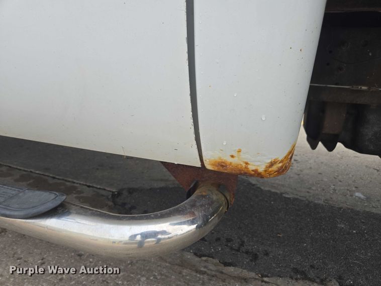 image for item EV5454 2011 Ford F350 flatbed pickup truck