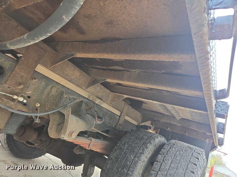 image for item EV5454 2011 Ford F350 flatbed pickup truck