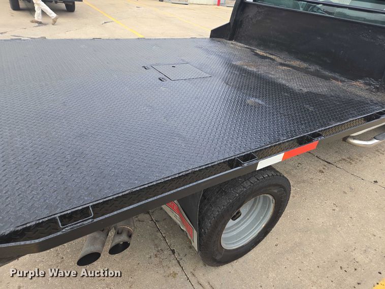 image for item EV5454 2011 Ford F350 flatbed pickup truck