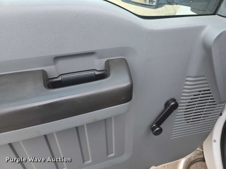 image for item EV5454 2011 Ford F350 flatbed pickup truck