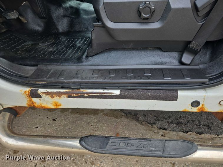 image for item EV5454 2011 Ford F350 flatbed pickup truck